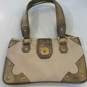 Vintage Michael Kors Elegant Cream and Gold Women's Handbag

Size 9” x 14”